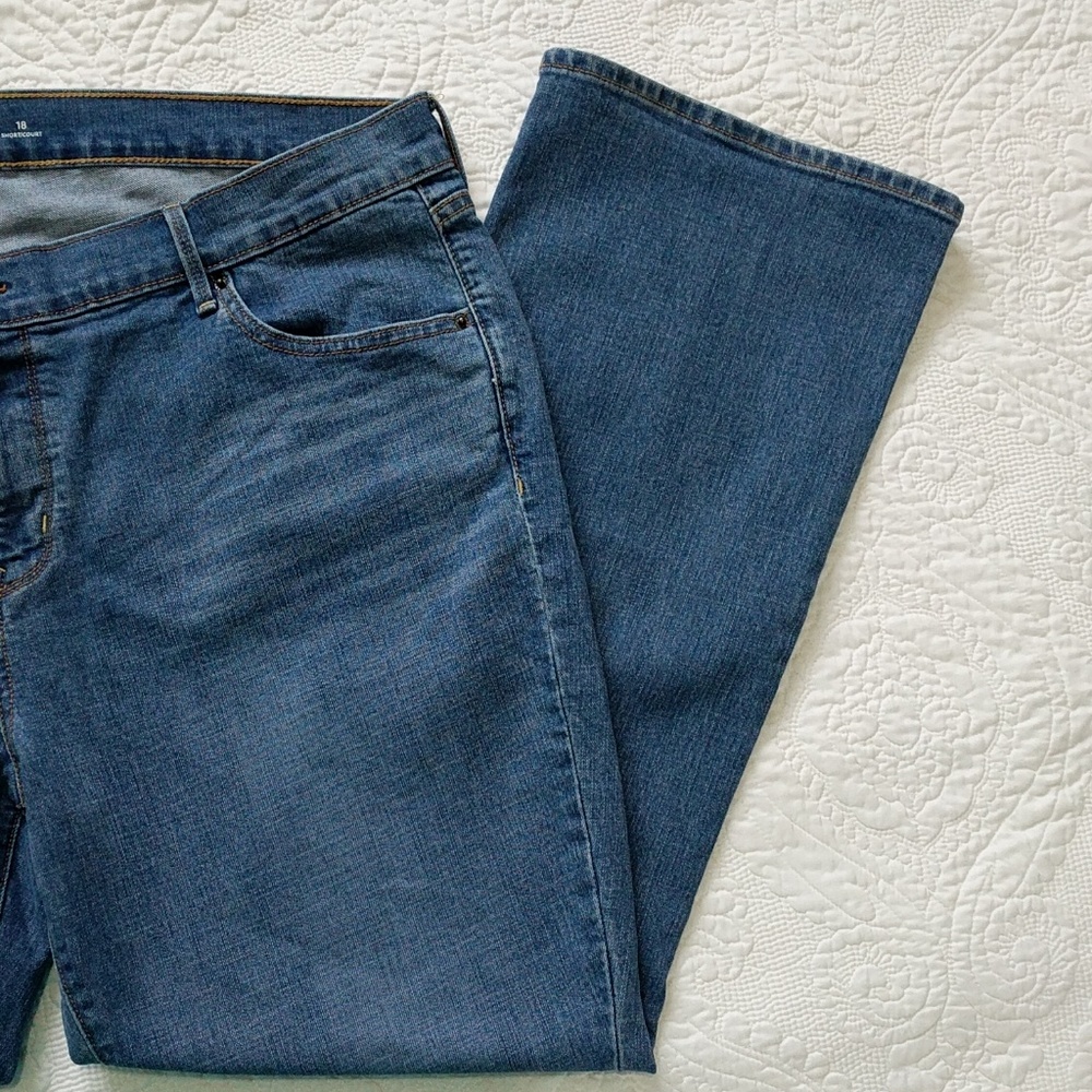 Old Navy bootcut jean in 18 Short EUC